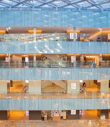 百貨店や商業施設への館内配送に対応するハンガーカート輸送の納品イメージ