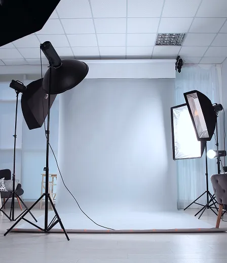 撮影スタジオへの衣装搬入やレンタル衣装輸送に対応するハンガーカートの活用シーン